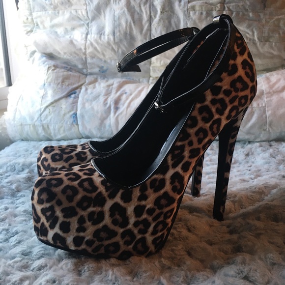 NWOT Qupid Leopard Print High Heels - Picture 4 of 8